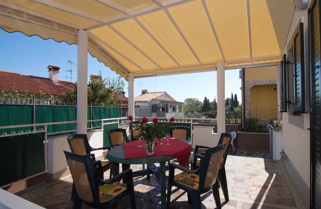 Large apartment with 2 bathrooms including large terrace, close to the sea and the center in Porec