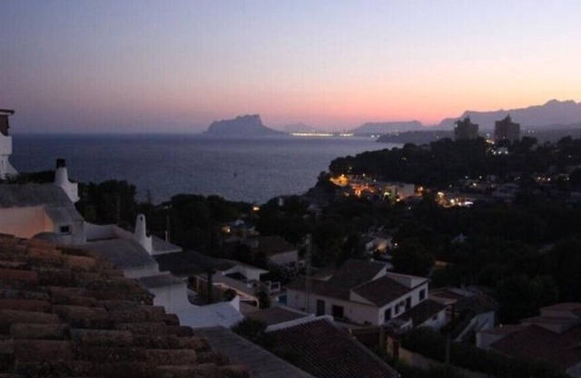 Large Apartment with fantastic Sea views - 550 meters to El Portet beach