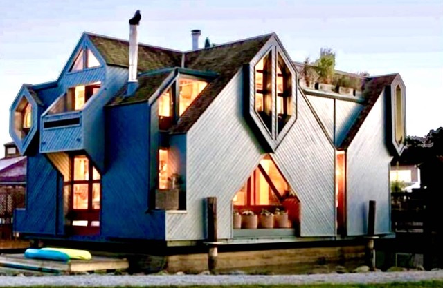 Large, architecturally designed Floating Home - for a unique vacation!