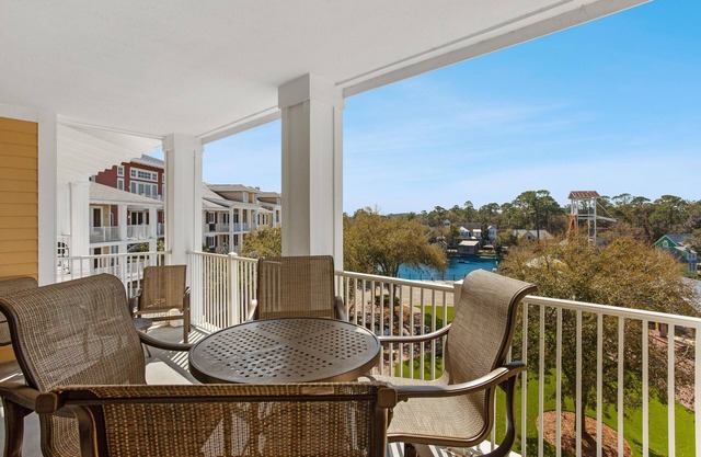 Large Balcony ~ Bayside Gated Resort ~ Full Kitchen ~ Resort Pool