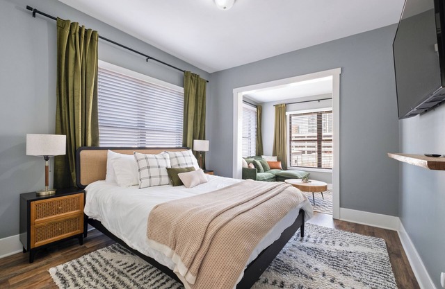 Large BDRM W/private Nook Near UNMC/Blackstone - Shared House