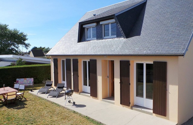 Large beach house. Accepted animals.