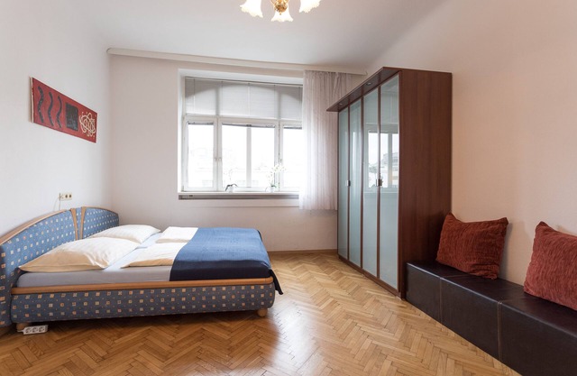 Large, bright apartment for 2 - 4 people in a central location