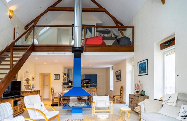 Large, bright renovated farmhouse