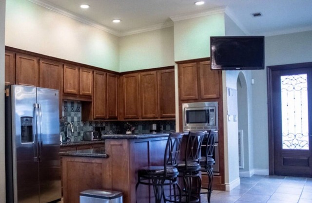 Large Charming Private Resort Near Galleria Pool HotTub SteamRoom Gym