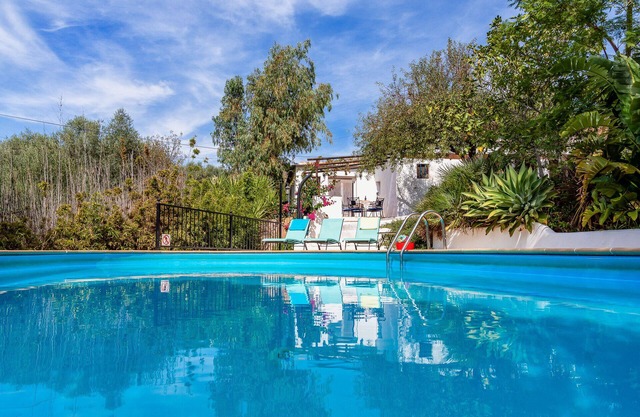 Large Country House With Spacious Gardens and Large Pool (aircon & fibre optics)