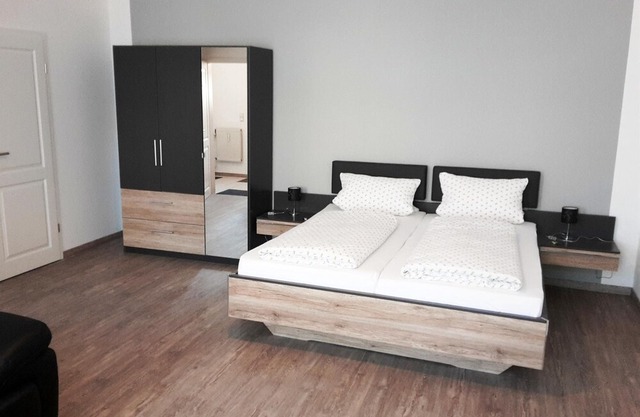 Large double room - Pension Marktblick - bed & breakfast
