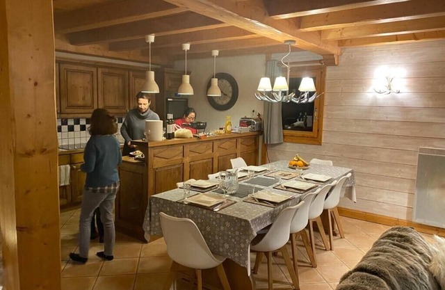 Large duplex apartment in a chalet at the foot of the slopes