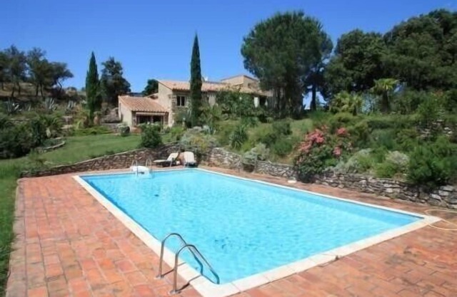 Large F2 Plein Sud quiet environment 5 Km from CERET 66400 Altitude 450 M.