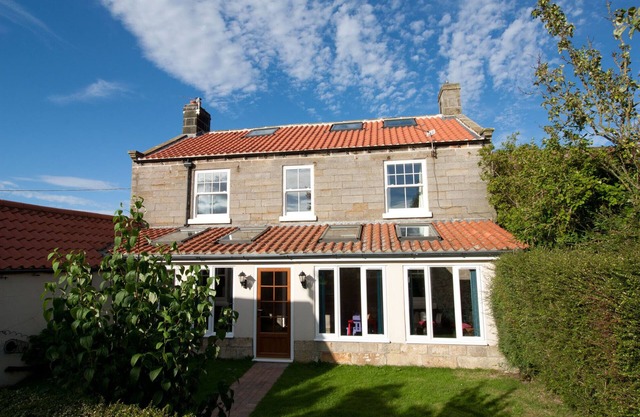 Large Family-Friendly Cottage Near Whitby – Sleeps 10, Perfect for Groups