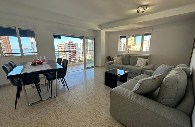Large holiday apartment with large terrace on the Costa Blanca (4+1 -250 to sea)