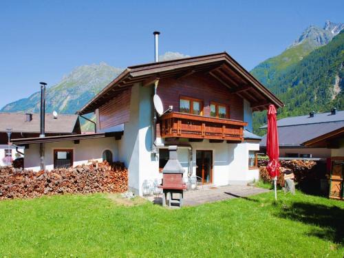 Large holiday home with garden and balcony in Ötztal