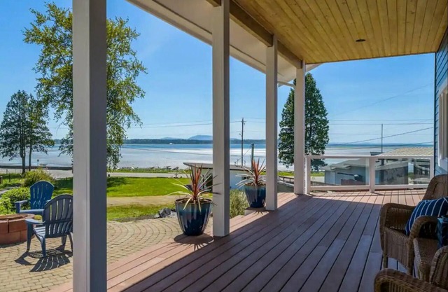 Large home Close to beach, BBH 8233