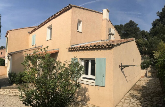 Large house 15 min from Aix en Provence and 30 min from Marseille and the beaches.