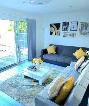 Large House, Home for Contractors- Park Free