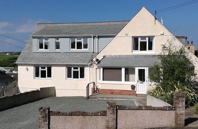 Large House in Bude, Cornwall, Sleep18, Quiet Location, Just 10min Walk To Beach