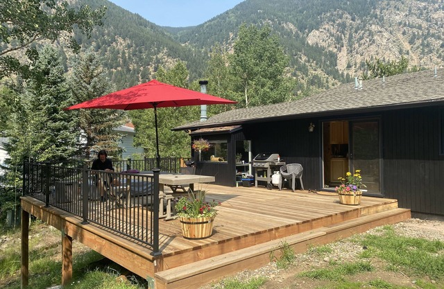 Large house in the mountains, (pre-approved!) dogs welcome