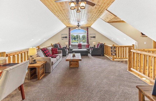 🍁 Large Lakefront 4 bdrm |EPIC Gameroom|Firepit🍂