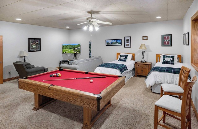 Large & Luxurious Condo in Smoky Mountain Country Club with Washer & Dryer!