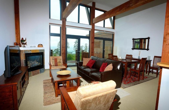 Large Luxurious Oceanview Villa - Pacific Rim Retreat
