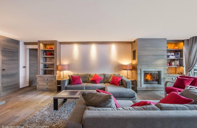 Large luxury apartment COURCHEVEL 1650 facing the slopes, resort center