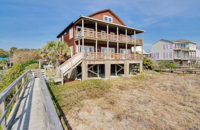 LARGE LUXURY BEACHFRONT.WELCOME TO THE HUSHPUPPY HOUSE
