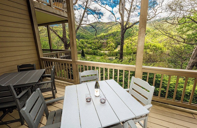 Large, Luxury Condo in Gated Community with Mountain & Golf Course View