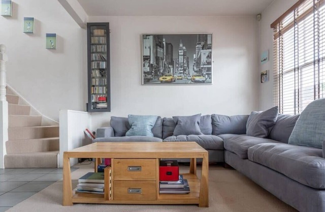 Large Modern Maisonette in Southfields
