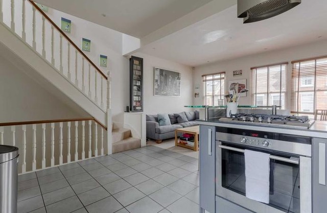 Large Modern Maisonette in Southfields