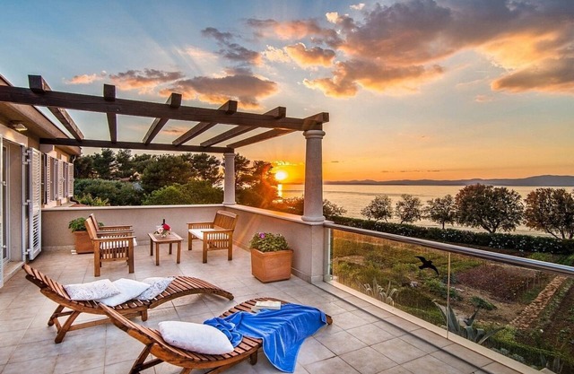 Large Modern Villa, Private Heated Infinity Pool, Amazing Sea Views, just 10 meters from the Beach!
