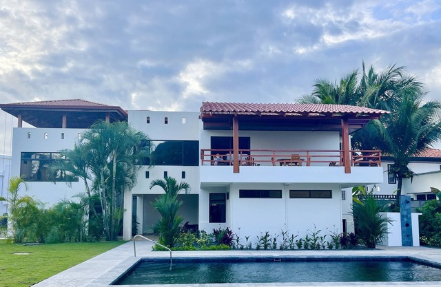 Large Ocean View House, Gated community - Step to the Sand!
