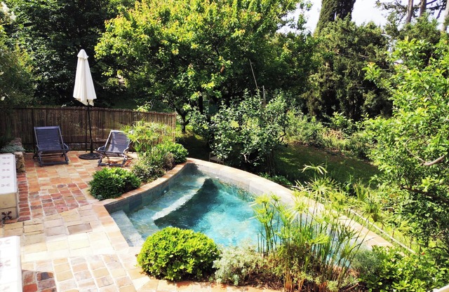 Large Provencal Mas and independent Gîte 270m2- 4000m2 of land