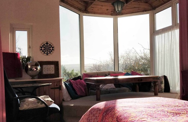 Large Single Room Landscape Views 5 Minutes Walk To Town Centre