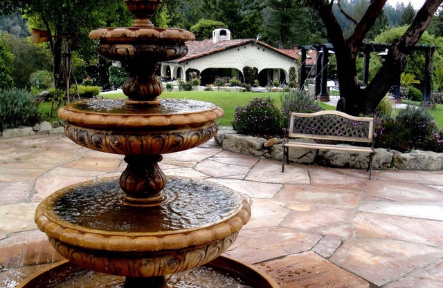 Large Studio, Access to a Pond & Wild Trails at Redwood Retreat