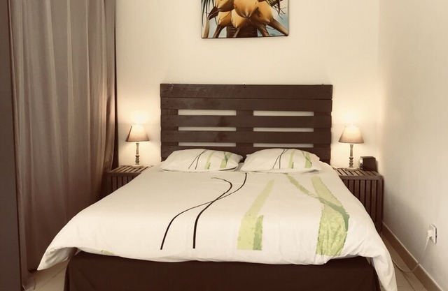 LARGE STUDIO IN RDJ 50M FROM THE ANSE A L'ANE BEACH