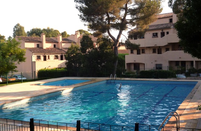 large studio on the ground floor with terrace & swimming pool 500 m from the sea