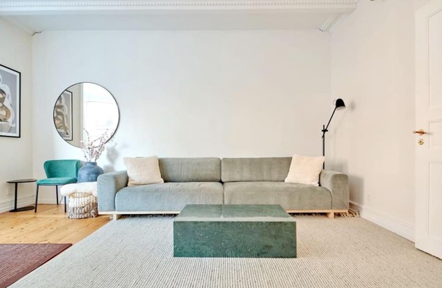 Large & Stylish Apartments in Trendy & Vibrant Neighbourhood
