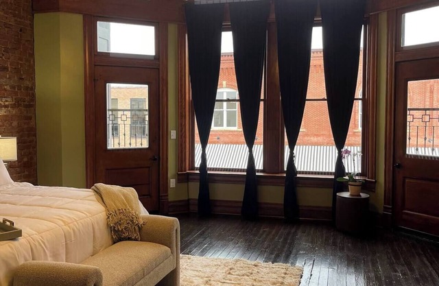 Large suite with AC and WiFi in charming in historical downtown Marshall, TX