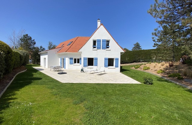 Large, sun-drenched house just a few minutes from the center and the beach.