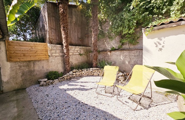 Large T2 fully equipped city centre with courtyard