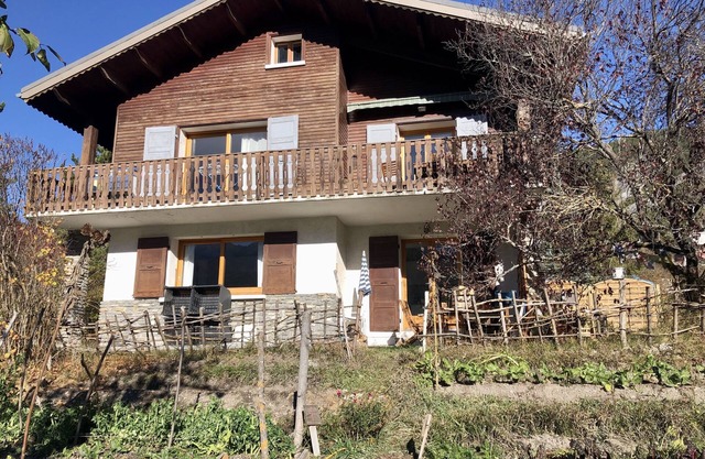 Large T2 on the garden level of CHALET in BARCELONNETTE (04400)