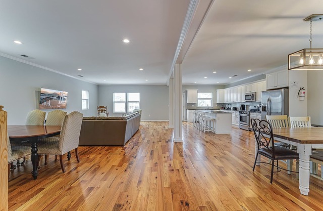 Large Updated House w/Heated Pool close to Beach and Boardwalk