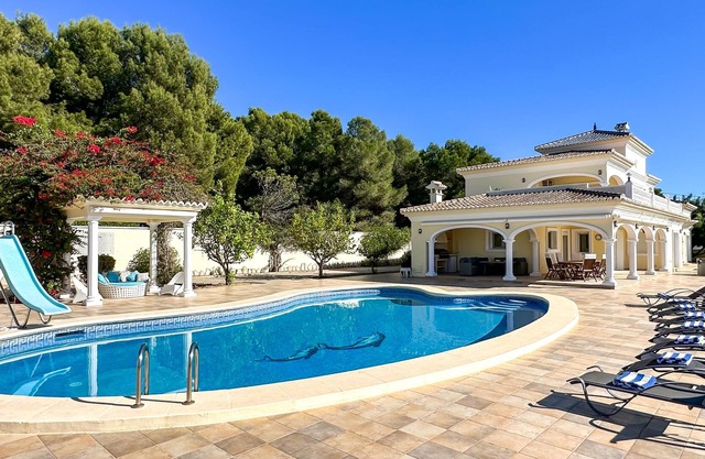 Large villa in El Portet, Moraira, 5 min from the beach