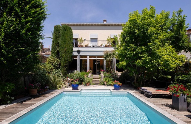 Large Villa in the center of Bordeaux