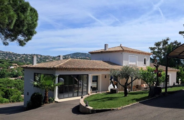 LARGE VILLA STE MAXIME NEAR THE BEACH
