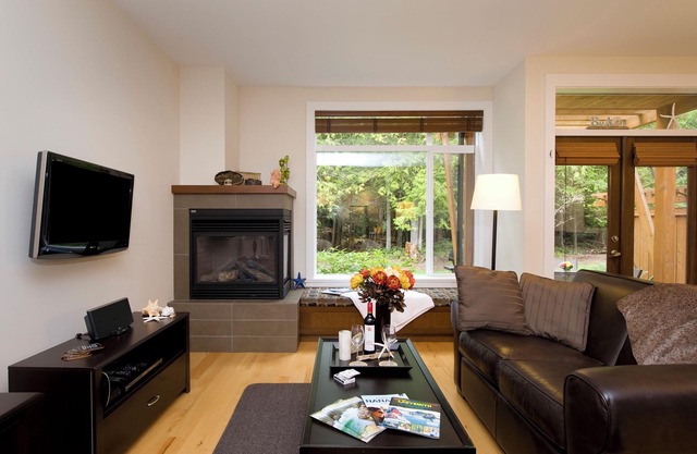 Large Westcoast Style Vacation Home at Rathtravor Beach!
