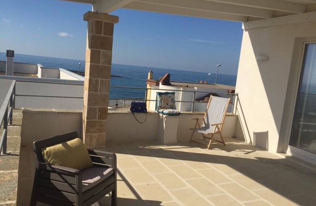 LARGE WITH SEA VIEW- Structure for 6 people