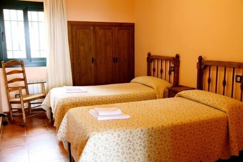 Las Casas de Agapito Rural Center in Gredos, capacity for 25 people in total