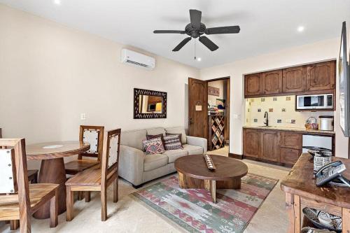 Las Catalinas 1 BD Walk to Beach