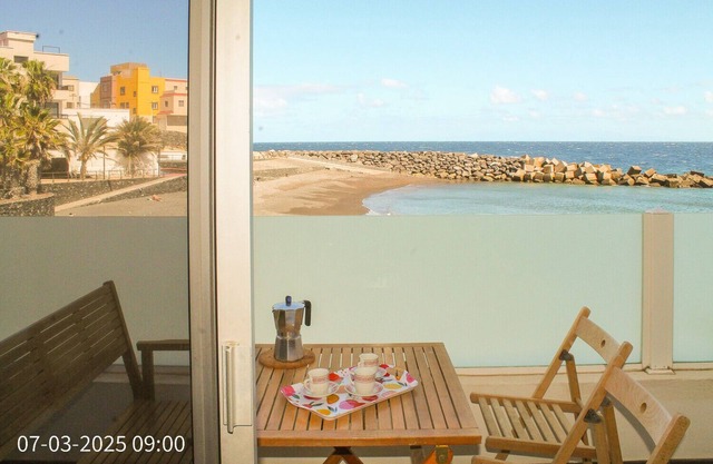Las Eras - The House in front of the Sea